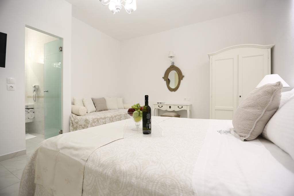 The White Suites Adamantas  Zimmer foto